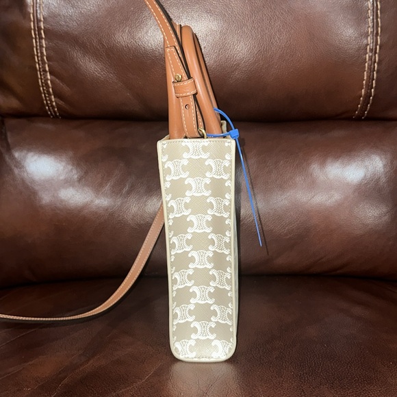 🔥🔥🔥Authentic Celine Mini vertical cabas in Triomphe canvas and calfskin Bag - Picture 5 of 10